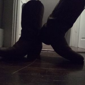 Cowboy boots. Color brown. Size 13
